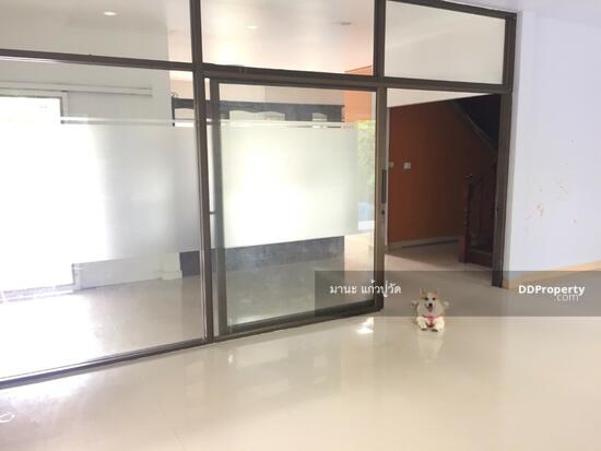 ให้เช่า บ้านเดี่ยว2ชั้น 100ตรว. อยู่ถนนนวมินทร์ ทะลุออกประเสริฐมนูกิจซอย13ได้. ใกล้ตลาดปัฐวิกรณ์ ให้เช่า27,000/เดือน